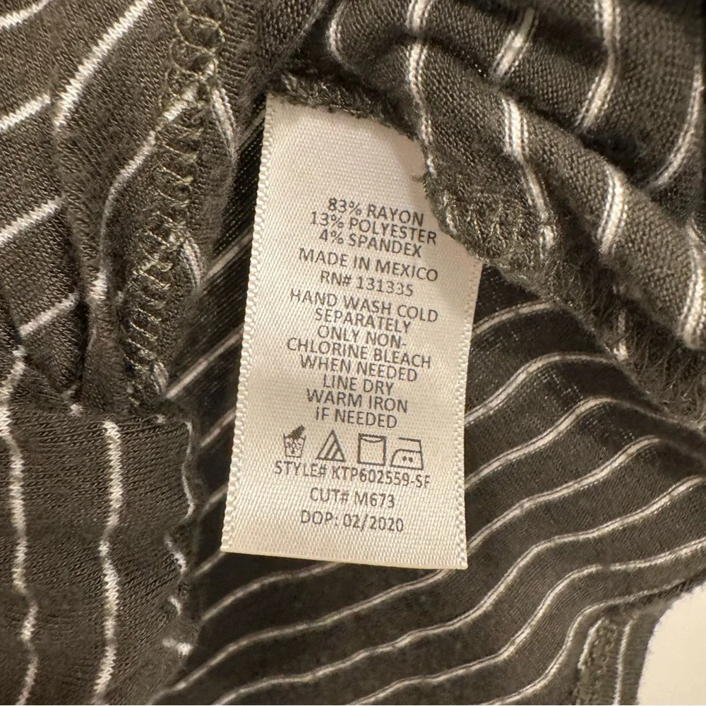 Women’s size Large | Nine Britton Tshirt - Picture 5 of 6